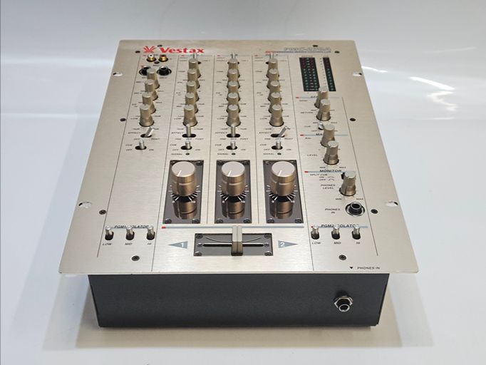 Documentary photograph of audio equipment, the opening plate of the Koboaudio set